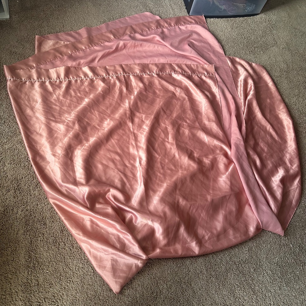 VINTAGE WHISPER SOFT MILLS PINK DACRON POLYESTER SATIN KING FLAT SHEET
